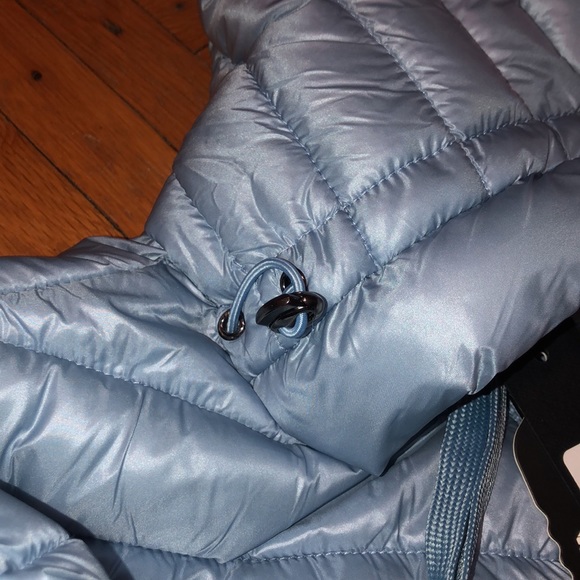 BCBGMAXAZRIA NWT light blue feather free eco friendly fill + packable - Picture 7 of 7